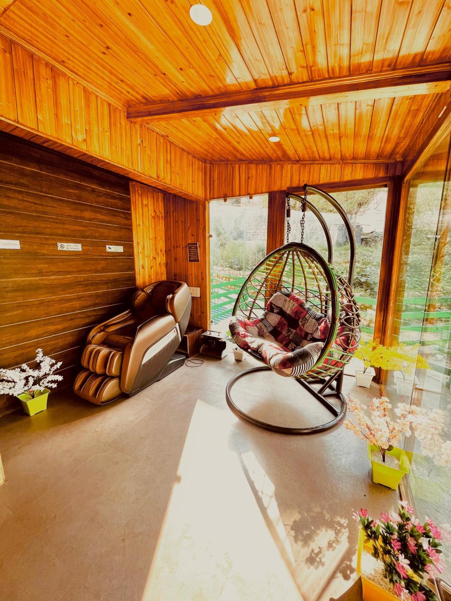 Tata Vista Resort Mall Road Manali - Centrally Heated & Air Cooled エクステリア 写真