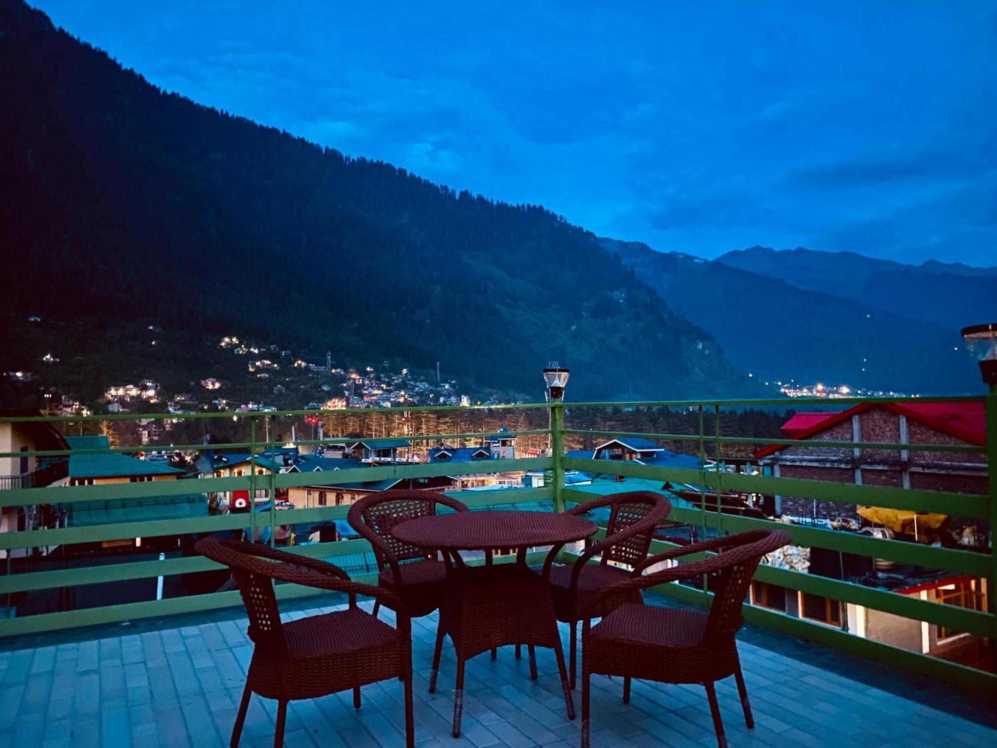 Tata Vista Resort Mall Road Manali - Centrally Heated & Air Cooled エクステリア 写真