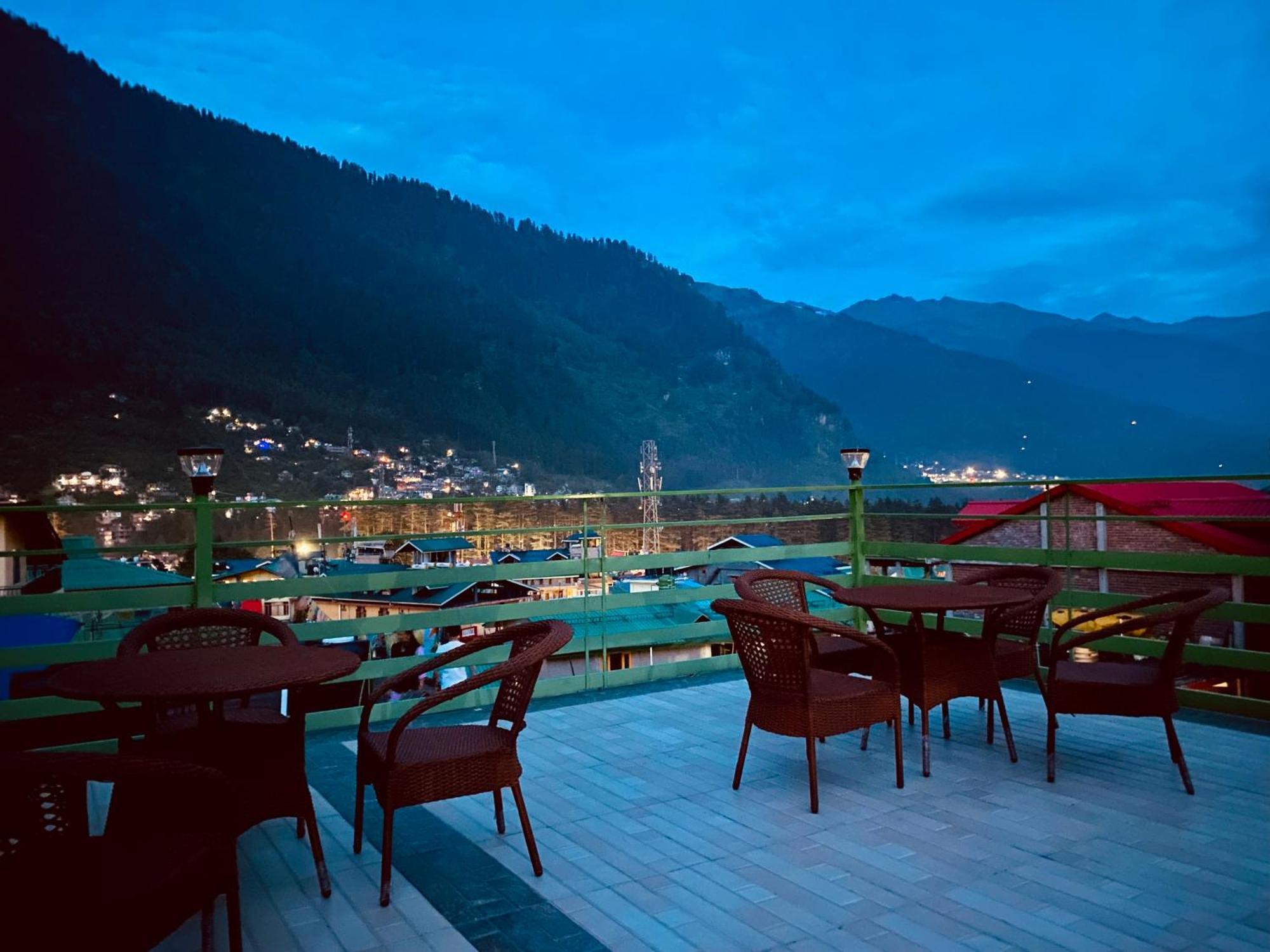 Tata Vista Resort Mall Road Manali - Centrally Heated & Air Cooled エクステリア 写真